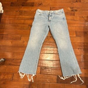Mother sz 28 light denim. The hustler ankle fray. High waisted.